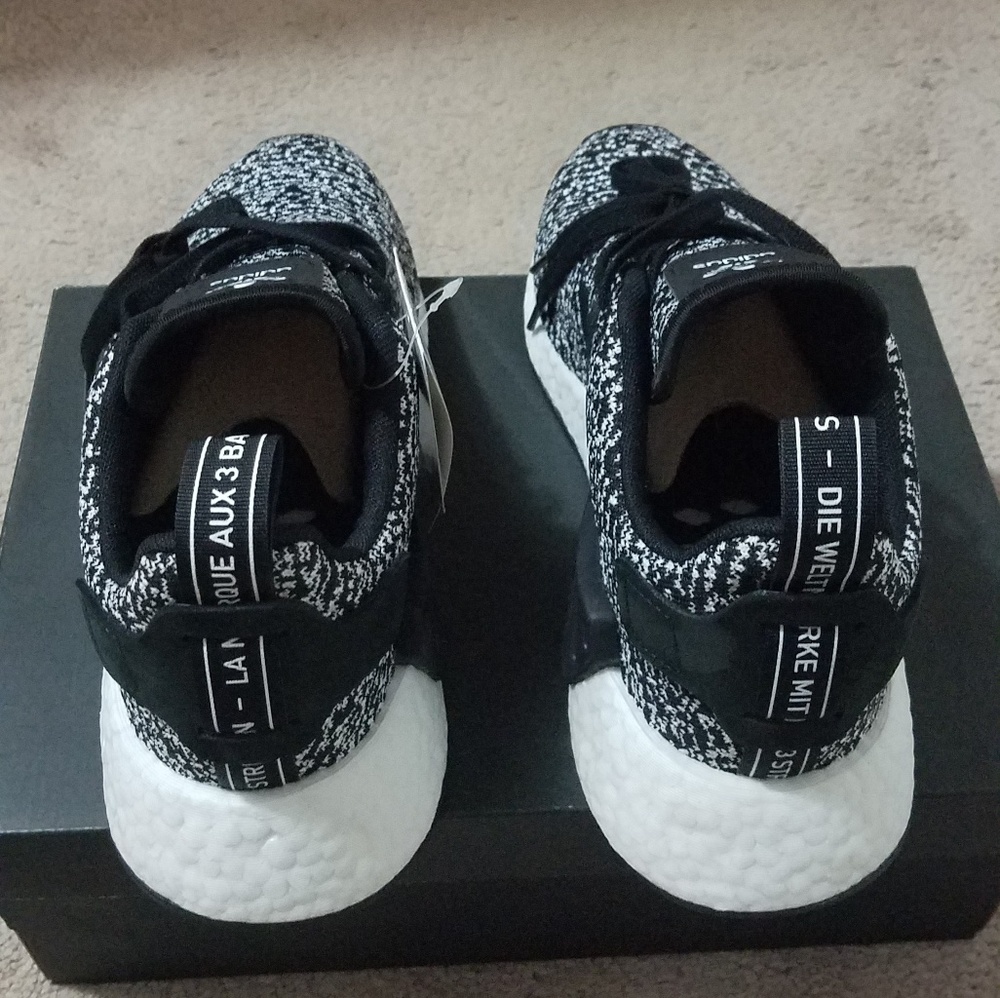Adidas NMD R2 - Picture 2 of 6